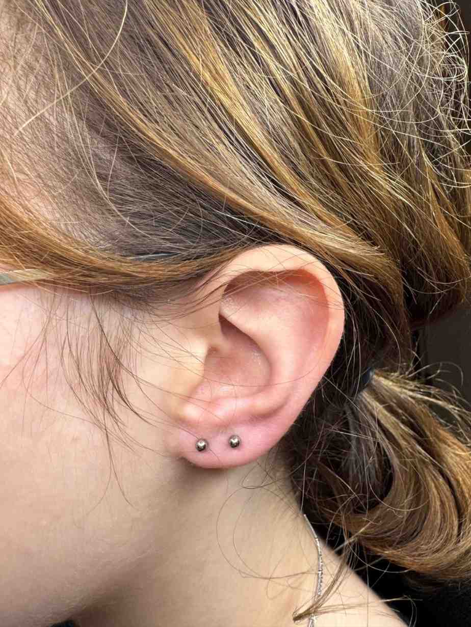 Kadın Double Lobe Piercing | Minimal Top Bar İlk Delim