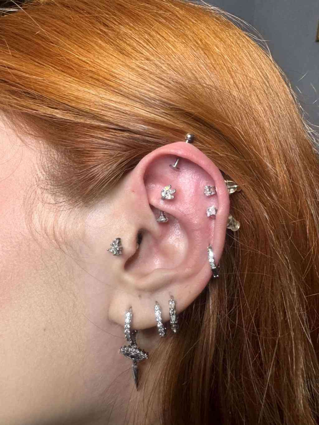 Kulak Piercing Kombini | Multiple Ear Piercing Tasarımı (Helix, Rook, Tragus, Lobe)