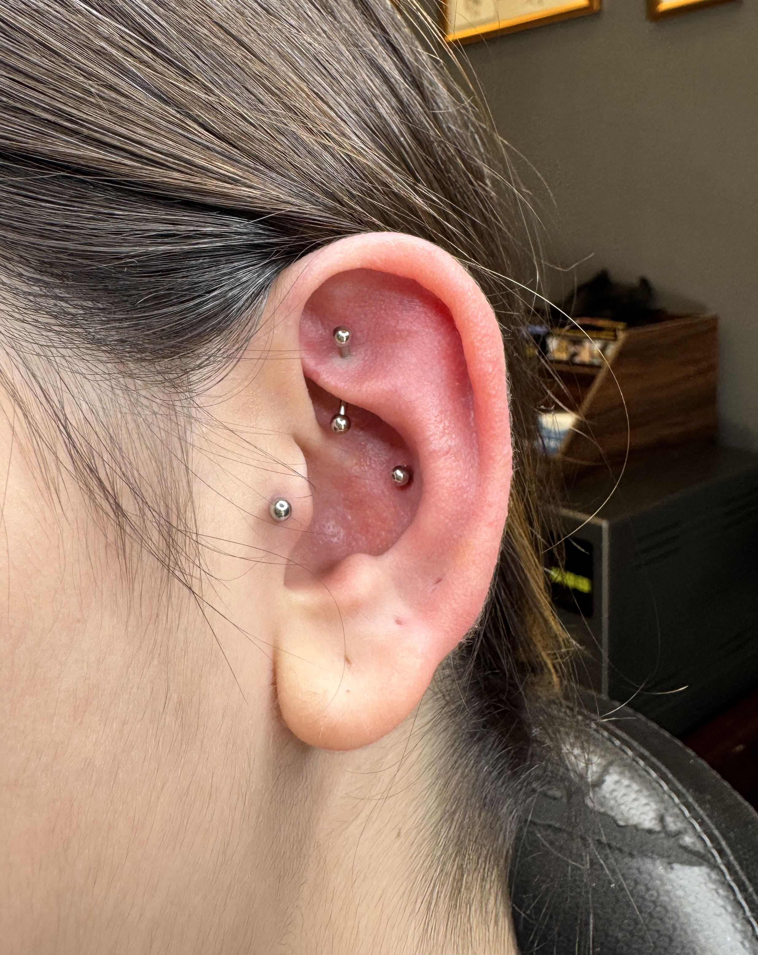 Conch, Tragus & Rook Piercing | İlk Delim Kulak Kombini