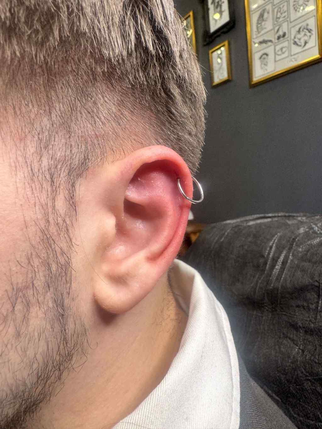 Erkek Helix Halka Piercing | Kıkırdak Hoop Uygulaması