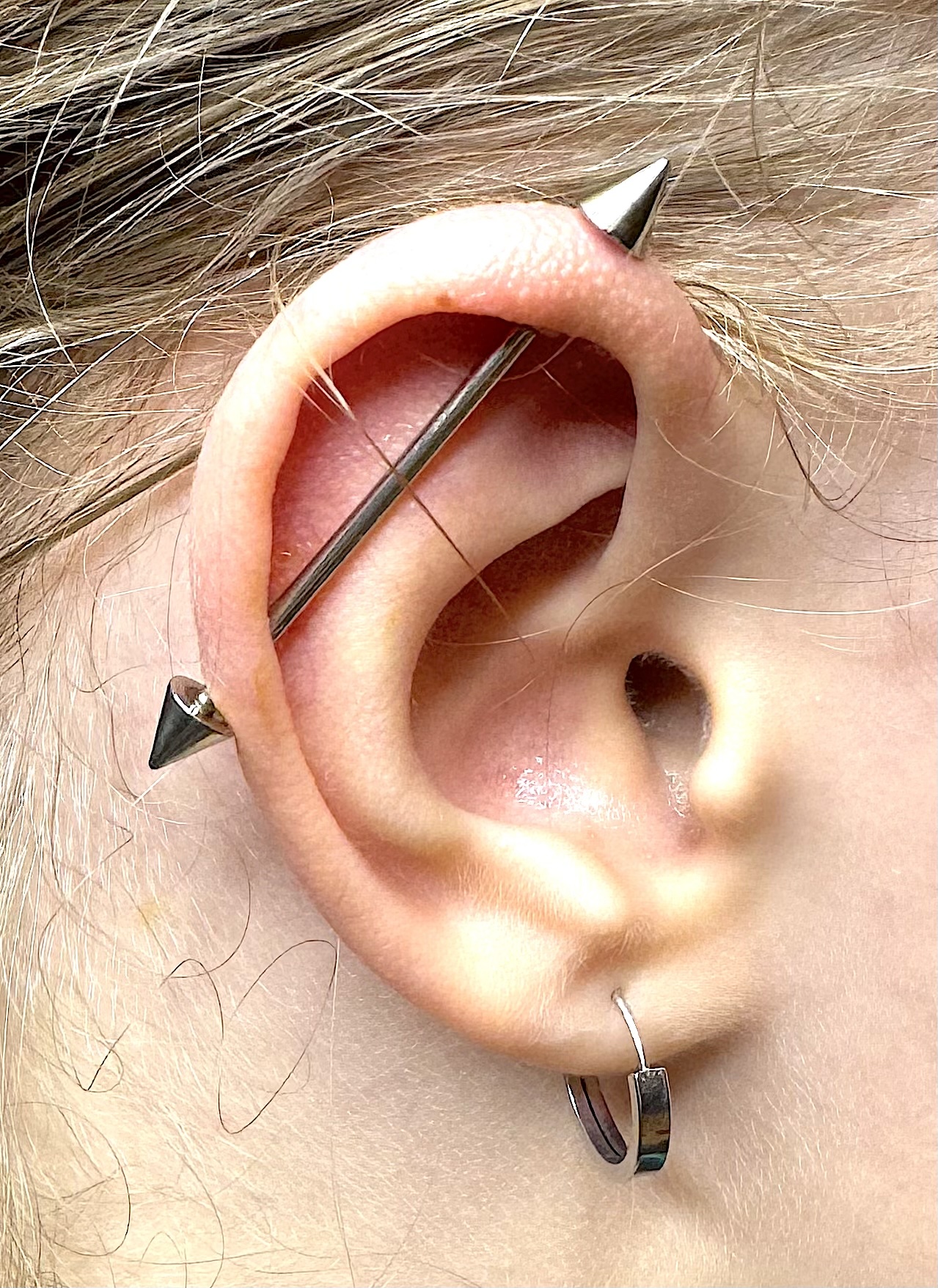 Industrial (Köprü) Piercing Nedir? İyileşme Süreci ve Detaylı Rehber